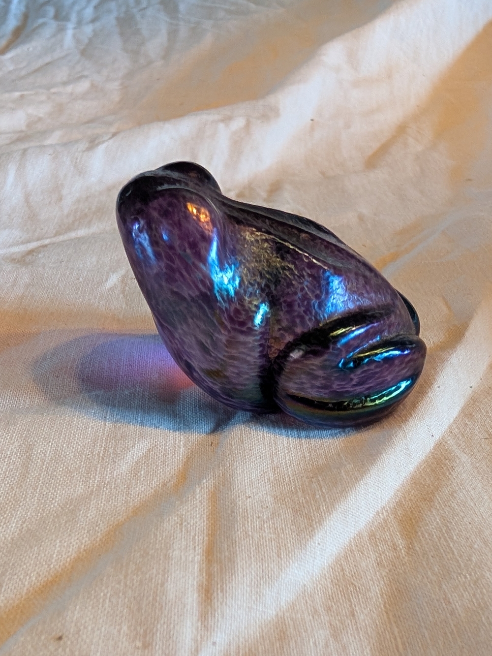 2/100$ Vintage Purple Iridescent Glass Frog Figurine